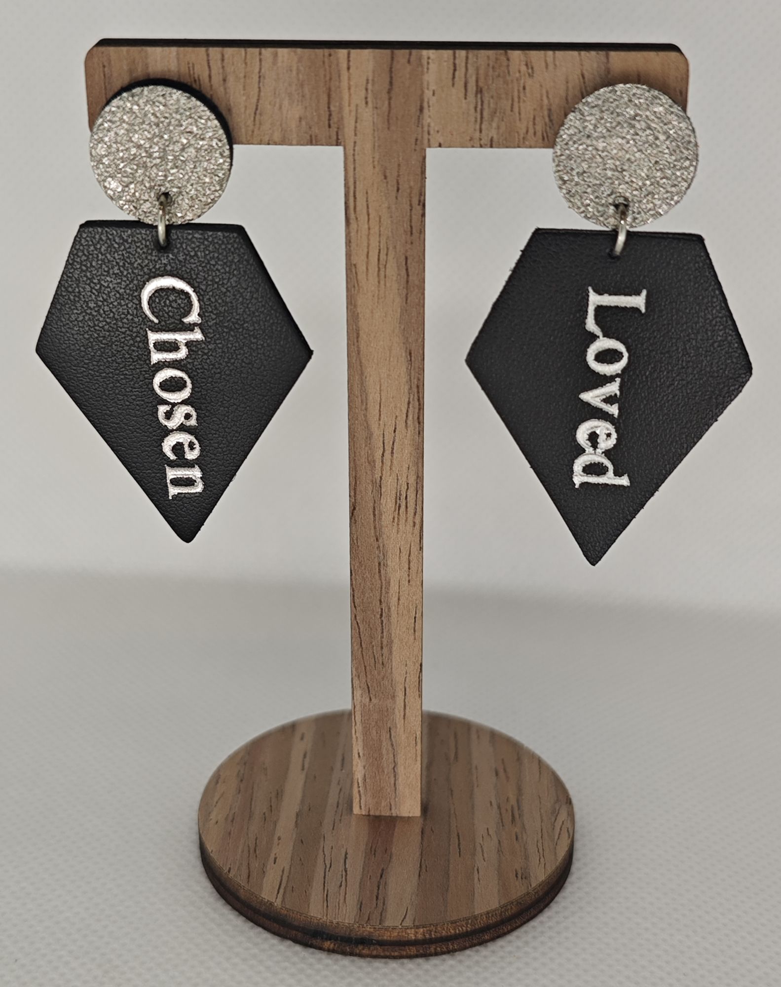 Bedugós bőr fülbevaló - FT-K5-Chosen_Loved-2